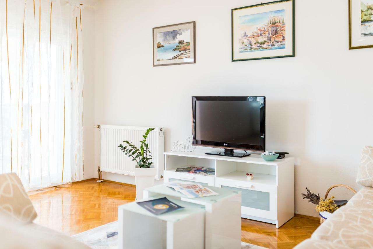 Apartment Anamarija With Sea View Sibenik Exterior photo