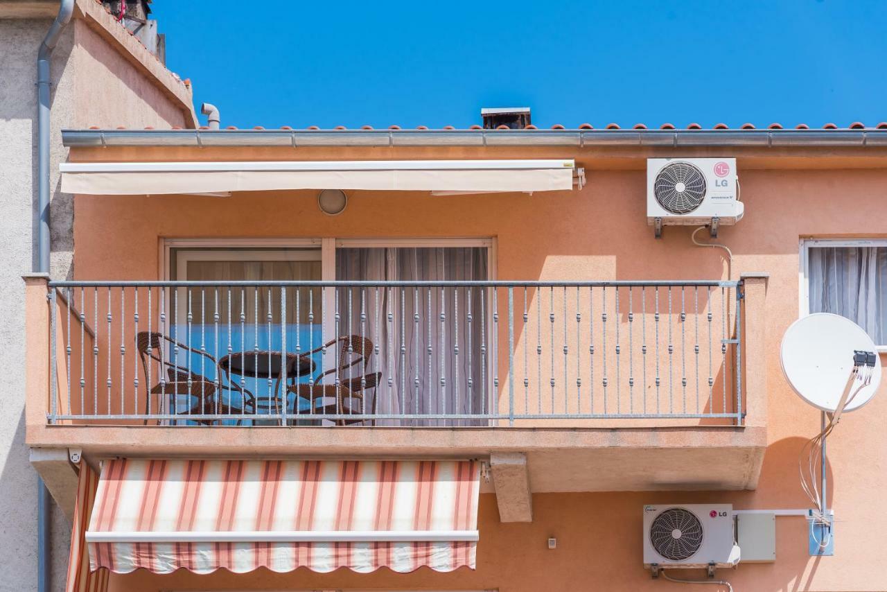Apartment Anamarija With Sea View Sibenik Exterior photo